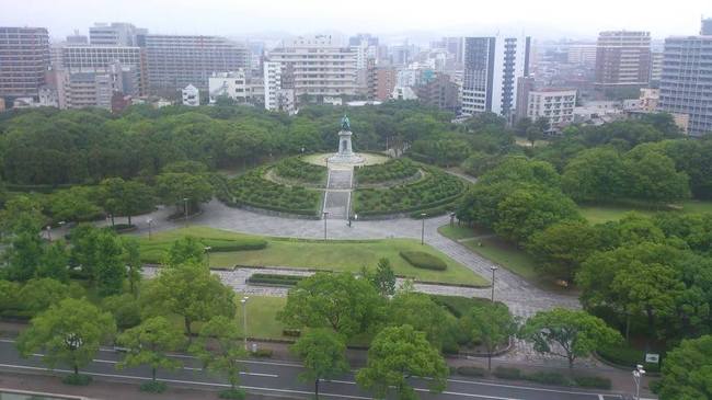 ～東公園亀山上皇尊像～